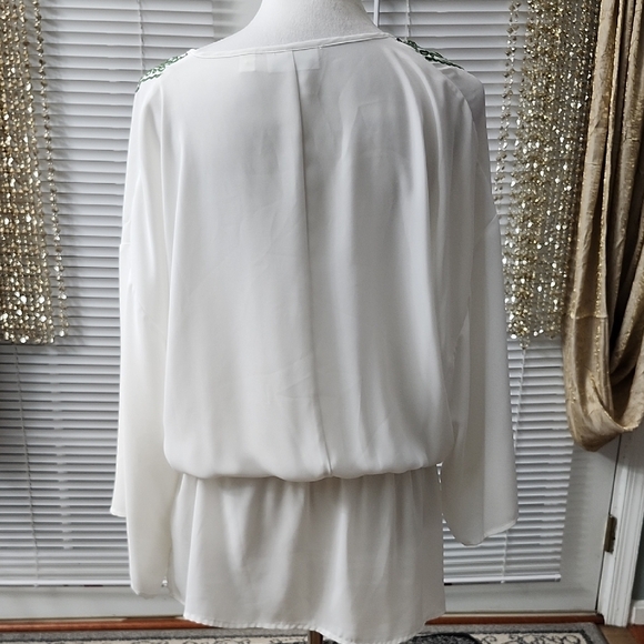 Avenue White Blouse with Green Detailing - Picture 5 of 6